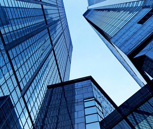 Günümüz iş dünyasında Mentor Desteğiyle Büyüyen Şirketler, rekabet avantajı elde eden ve sürdürülebilir başarı yakalayan işletmeler arasında öne çıkıyor. Deneyimli mentorların sunduğu stratejik bakış açısı, şirketlerin karşılaştıkları zorlukları daha doğru analiz etmelerine ve daha bilinçli kararlar almalarına katkı sağlıyor. Özellikle büyüme aşamasındaki işletmeler için mentorluk desteği, sadece rehberlik değil aynı zamanda uzun vadeli bir gelişim modeli olarak değerlendiriliyor. Konulu bir haber görseli.