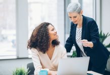 Mentor Desteğiyle Marka Oluşturmak Günümüz rekabet ortamında başarılı bir marka oluşturmak yalnızca kaliteli ürün ya da hizmet sunmakla sınırlı değil. Markaların kalıcı olabilmesi için doğru stratejiler geliştirmesi, hedef kitlesini iyi tanıması ve sürdürülebilir bir büyüme modeli oluşturması gerekiyor. Bu noktada deneyim sahibi mentorların rehberliği, girişimciler ve işletmeler için önemli avantajlar sağlıyor. Özellikle yeni kurulan şirketler açısından mentor desteği, marka oluşturma sürecinin daha sağlam temeller üzerine kurulmasına yardımcı oluyor. Konulu bir haber görseli.