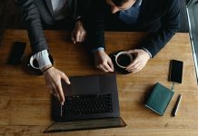 Girişimcilik, kariyer gelişimi ve profesyonel eğitim süreçlerinde mentor desteği her geçen gün daha fazla önem kazanıyor. Ancak başarılı bir mentorluk süreci yalnızca deneyimli bir mentor bulmakla sınırlı değil. Asıl önemli olan, mentor ile mentee arasında doğru bir eşleşme kurulmasıdır. Uzmanlar, doğru gerçekleştirilen mentor eşleşmesi süreçlerinin hem bireysel gelişimi hem de kurumsal başarıyı önemli ölçüde artırdığını belirtiyor. Bu nedenle günümüzde birçok kurum ve organizasyon, başarı oranı yüksek mentorluk programları oluşturabilmek için çeşitli kriterleri dikkate alıyor. Konulu bir haber görseli.