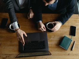 Girişimcilik, kariyer gelişimi ve profesyonel eğitim süreçlerinde mentor desteği her geçen gün daha fazla önem kazanıyor. Ancak başarılı bir mentorluk süreci yalnızca deneyimli bir mentor bulmakla sınırlı değil. Asıl önemli olan, mentor ile mentee arasında doğru bir eşleşme kurulmasıdır. Uzmanlar, doğru gerçekleştirilen mentor eşleşmesi süreçlerinin hem bireysel gelişimi hem de kurumsal başarıyı önemli ölçüde artırdığını belirtiyor. Bu nedenle günümüzde birçok kurum ve organizasyon, başarı oranı yüksek mentorluk programları oluşturabilmek için çeşitli kriterleri dikkate alıyor. Konulu bir haber görseli.