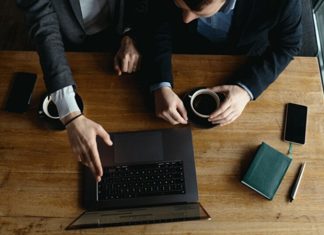 Girişimcilik, kariyer gelişimi ve profesyonel eğitim süreçlerinde mentor desteği her geçen gün daha fazla önem kazanıyor. Ancak başarılı bir mentorluk süreci yalnızca deneyimli bir mentor bulmakla sınırlı değil. Asıl önemli olan, mentor ile mentee arasında doğru bir eşleşme kurulmasıdır. Uzmanlar, doğru gerçekleştirilen mentor eşleşmesi süreçlerinin hem bireysel gelişimi hem de kurumsal başarıyı önemli ölçüde artırdığını belirtiyor. Bu nedenle günümüzde birçok kurum ve organizasyon, başarı oranı yüksek mentorluk programları oluşturabilmek için çeşitli kriterleri dikkate alıyor. Konulu bir haber görseli.