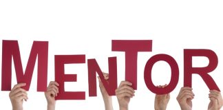 Mentor, bilgi, deneyim ve tecrübelerini başka bireylerle paylaşarak onların kişisel ve profesyonel gelişimlerine katkı sağlayan yol gösterici kişidir. Eğitimden iş dünyasına, girişimcilikten teknoloji sektörüne kadar birçok alanda mentorluk sistemi giderek daha fazla önem kazanırken, doğru yönlendirmeler sayesinde bireylerin hedeflerine daha bilinçli adımlarla ulaşması mümkün hale geliyor. Günümüzde kariyer planlaması yapan birçok kişi, deneyimli mentorların desteğiyle gelişim süreçlerini hızlandırmayı tercih ediyor. Konulu bir haber görseli.
