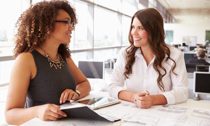 Mentor Programlarının Finansmanı Günümüzde bireysel ve kurumsal gelişimi destekleyen uygulamalar arasında mentor programları önemli bir yere sahip bulunuyor. Eğitim kurumlarından girişimcilik merkezlerine, büyük şirketlerden sivil toplum kuruluşlarına kadar birçok yapı, mentorluk faaliyetlerini stratejik bir yatırım olarak değerlendiriyor. Ancak başarılı bir mentorluk sisteminin sürdürülebilir olması için yalnızca deneyimli mentorlara değil, aynı zamanda güçlü bir finansal yapıya da ihtiyaç duyuluyor. Konulu bir haber görseli.