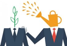 Mentor Programlarının Geleceği Mentorluk, bilgi ve deneyimin yeni nesillere aktarılmasını sağlayan en önemli gelişim araçlarından biri olarak öne çıkıyor. Özellikle girişimcilik, kariyer planlaması, liderlik gelişimi ve kurumsal dönüşüm süreçlerinde etkili olan mentor programları, günümüz iş dünyasının vazgeçilmez uygulamalarından biri haline geldi. Değişen teknoloji, uzaktan çalışma modelleri ve dijital iletişim araçlarının yaygınlaşmasıyla birlikte mentorluk anlayışı da dönüşüm geçiriyor. Uzmanlar, gelecekte mentorluk programlarının daha erişilebilir, veri odaklı ve kişiselleştirilmiş bir yapıya kavuşacağını öngörüyor. Konulu bir haber görseli.