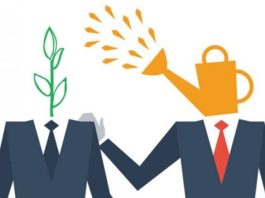 Mentor Programlarının Geleceği Mentorluk, bilgi ve deneyimin yeni nesillere aktarılmasını sağlayan en önemli gelişim araçlarından biri olarak öne çıkıyor. Özellikle girişimcilik, kariyer planlaması, liderlik gelişimi ve kurumsal dönüşüm süreçlerinde etkili olan mentor programları, günümüz iş dünyasının vazgeçilmez uygulamalarından biri haline geldi. Değişen teknoloji, uzaktan çalışma modelleri ve dijital iletişim araçlarının yaygınlaşmasıyla birlikte mentorluk anlayışı da dönüşüm geçiriyor. Uzmanlar, gelecekte mentorluk programlarının daha erişilebilir, veri odaklı ve kişiselleştirilmiş bir yapıya kavuşacağını öngörüyor. Konulu bir haber görseli.