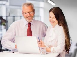 Mentorların Başarı Ölçütleri Günümüz iş dünyasında ve girişimcilik ekosisteminde mentorluk kavramı her geçen gün daha fazla önem kazanıyor. Deneyim aktarımını temel alan bu süreç, bireylerin kariyer yolculuklarında daha bilinçli adımlar atmalarını sağlarken, şirketlerin ve girişimlerin de sürdürülebilir büyümesine katkı sunuyor. Ancak başarılı bir mentorluk ilişkisinin yalnızca bilgi paylaşımından ibaret olmadığı biliniyor. Bu noktada hem mentorların hem de mentorluk programlarının etkinliğini değerlendirmek için çeşitli başarı ölçütleri öne çıkıyor. Konulu bir haber görseli.