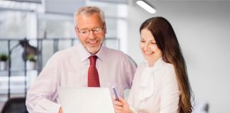 Günümüz iş dünyasında ve girişimcilik ekosisteminde mentorluk kavramı her geçen gün daha fazla önem kazanıyor. Deneyim aktarımını temel alan bu süreç, bireylerin kariyer yolculuklarında daha bilinçli adımlar atmalarını sağlarken, şirketlerin ve girişimlerin de sürdürülebilir büyümesine katkı sunuyor. Ancak başarılı bir mentorluk ilişkisinin yalnızca bilgi paylaşımından ibaret olmadığı biliniyor. Bu noktada hem mentorların hem de mentorluk programlarının etkinliğini değerlendirmek için çeşitli başarı ölçütleri öne çıkıyor. Konulu bir haber görseli.