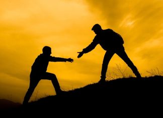 Mentorların Yatırımcı İlişkilerindeki Önemi Günümüz girişimcilik ekosisteminde yatırımcılarla doğru ilişki kurabilmek, bir fikrin başarılı bir şirkete dönüşmesindeki en kritik aşamalardan biri olarak görülüyor. Özellikle erken aşama girişimler için finansmana erişim, sürdürülebilir büyümenin temel koşullarından biri haline gelmiş durumda. Bu noktada mentorlar, girişimcilerin yatırımcılarla kurduğu ilişkilerde yönlendirici ve stratejik bir rol üstleniyor. Konulu bir haber görseli.