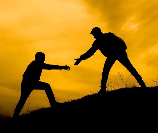 Günümüz girişimcilik ekosisteminde yatırımcılarla doğru ilişki kurabilmek, bir fikrin başarılı bir şirkete dönüşmesindeki en kritik aşamalardan biri olarak görülüyor. Özellikle erken aşama girişimler için finansmana erişim, sürdürülebilir büyümenin temel koşullarından biri haline gelmiş durumda. Bu noktada mentorlar, girişimcilerin yatırımcılarla kurduğu ilişkilerde yönlendirici ve stratejik bir rol üstleniyor. Konulu bir haber görseli.