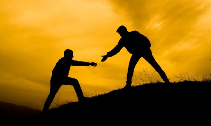 Günümüz girişimcilik ekosisteminde yatırımcılarla doğru ilişki kurabilmek, bir fikrin başarılı bir şirkete dönüşmesindeki en kritik aşamalardan biri olarak görülüyor. Özellikle erken aşama girişimler için finansmana erişim, sürdürülebilir büyümenin temel koşullarından biri haline gelmiş durumda. Bu noktada mentorlar, girişimcilerin yatırımcılarla kurduğu ilişkilerde yönlendirici ve stratejik bir rol üstleniyor. Konulu bir haber görseli.
