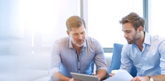 Günümüzde kişisel ve profesyonel gelişim süreçlerinde sıkça karşılaşılan kavramlardan olan Mentorluk ve Koçluk, birçok kişi tarafından benzer görülse de uygulama biçimleri ve amaçları bakımından önemli farklılıklar taşıyor. Kariyer planlaması, liderlik gelişimi ve girişimcilik gibi alanlarda kullanılan bu iki yöntem, bireylerin hedeflerine ulaşmalarını desteklese de izledikleri yol ve sağladıkları katkılar birbirinden ayrılıyor. Konulu bir haber görseli.