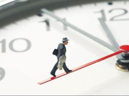 Mentorlukta Zaman Yönetimi Günümüz iş dünyasında başarıya ulaşmanın en önemli unsurlarından biri zamanı doğru kullanabilmektir. Özellikle mentorluk süreçlerinde zamanın etkili yönetilmesi, hem mentor hem de mentee açısından sürecin verimliliğini doğrudan etkiler. Deneyim paylaşımı, hedef belirleme ve gelişim planlarının uygulanması gibi birçok aşama belirli bir zaman disiplini gerektirir. Bu nedenle mentorlukta zaman yönetimi, başarılı bir rehberlik sürecinin temel taşlarından biri olarak kabul edilir. Konulu bir haber görseli.