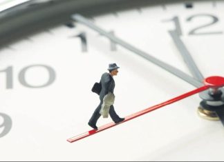 Mentorlukta Zaman Yönetimi Günümüz iş dünyasında başarıya ulaşmanın en önemli unsurlarından biri zamanı doğru kullanabilmektir. Özellikle mentorluk süreçlerinde zamanın etkili yönetilmesi, hem mentor hem de mentee açısından sürecin verimliliğini doğrudan etkiler. Deneyim paylaşımı, hedef belirleme ve gelişim planlarının uygulanması gibi birçok aşama belirli bir zaman disiplini gerektirir. Bu nedenle mentorlukta zaman yönetimi, başarılı bir rehberlik sürecinin temel taşlarından biri olarak kabul edilir. Konulu bir haber görseli.