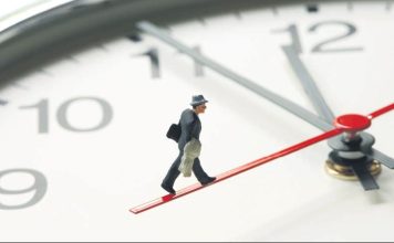 Mentorlukta Zaman Yönetimi Günümüz iş dünyasında başarıya ulaşmanın en önemli unsurlarından biri zamanı doğru kullanabilmektir. Özellikle mentorluk süreçlerinde zamanın etkili yönetilmesi, hem mentor hem de mentee açısından sürecin verimliliğini doğrudan etkiler. Deneyim paylaşımı, hedef belirleme ve gelişim planlarının uygulanması gibi birçok aşama belirli bir zaman disiplini gerektirir. Bu nedenle mentorlukta zaman yönetimi, başarılı bir rehberlik sürecinin temel taşlarından biri olarak kabul edilir. Konulu bir haber görseli.