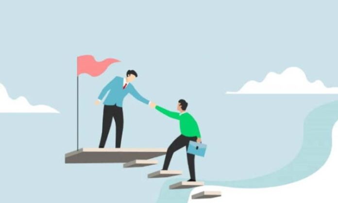 Online Mentorluk Platformları Dijitalleşmenin hız kazandığı günümüzde eğitim, kariyer gelişimi ve profesyonel ağ oluşturma süreçleri de çevrim içi ortamlara taşınmış durumda. Bu dönüşümün en dikkat çekici örneklerinden biri ise online mentorluk platformları olarak öne çıkıyor. Farklı sektörlerden uzman kişileri bilgi ve deneyim arayan bireylerle buluşturan bu platformlar, zaman ve mekân sınırlarını ortadan kaldırarak mentorluk süreçlerine yeni bir boyut kazandırıyor. Konulu bir haber görseli.
