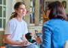 Sürdürülebilirlik Odaklı Mentorluk Mentorluk ve sürdürülebilirlik kavramlarının giderek daha fazla önem kazandığı günümüzde, bireylerin ve kurumların uzun vadeli başarı elde etmesinde rehberlik süreçleri kritik bir rol oynuyor. Özellikle çevresel, sosyal ve ekonomik hedefleri merkeze alan işletmeler için sürdürülebilirlik, yalnızca bir kurumsal sorumluluk anlayışı değil, aynı zamanda rekabet avantajı sağlayan stratejik bir yaklaşım haline geliyor. Bu noktada mentorluk süreçleri, sürdürülebilir büyüme hedeflerine ulaşmak isteyen girişimcilere ve kurumlara önemli katkılar sunuyor. Konulu bir haber görseli.