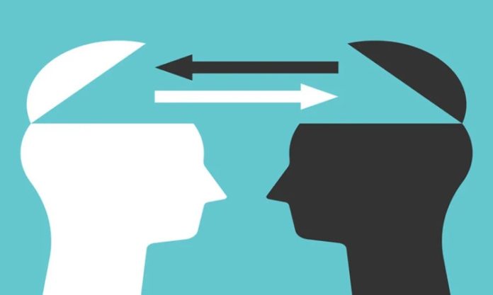 Yeni Mezunlar İçin Mentorluk Fırsatları Üniversite eğitimini tamamlayan gençler için profesyonel hayata geçiş süreci heyecan verici olduğu kadar zorlu da olabiliyor. Eğitim hayatında kazanılan teorik bilgiler iş dünyasına adım atarken önemli bir temel oluştursa da sektör dinamiklerini anlamak, doğru kariyer kararları almak ve profesyonel çevre edinmek gibi konularda ek desteğe ihtiyaç duyulabiliyor. Bu noktada mentorluk programları, yeni mezunların kariyer yolculuğunda önemli bir rehber olarak öne çıkıyor. Konulu bir haber görseli.